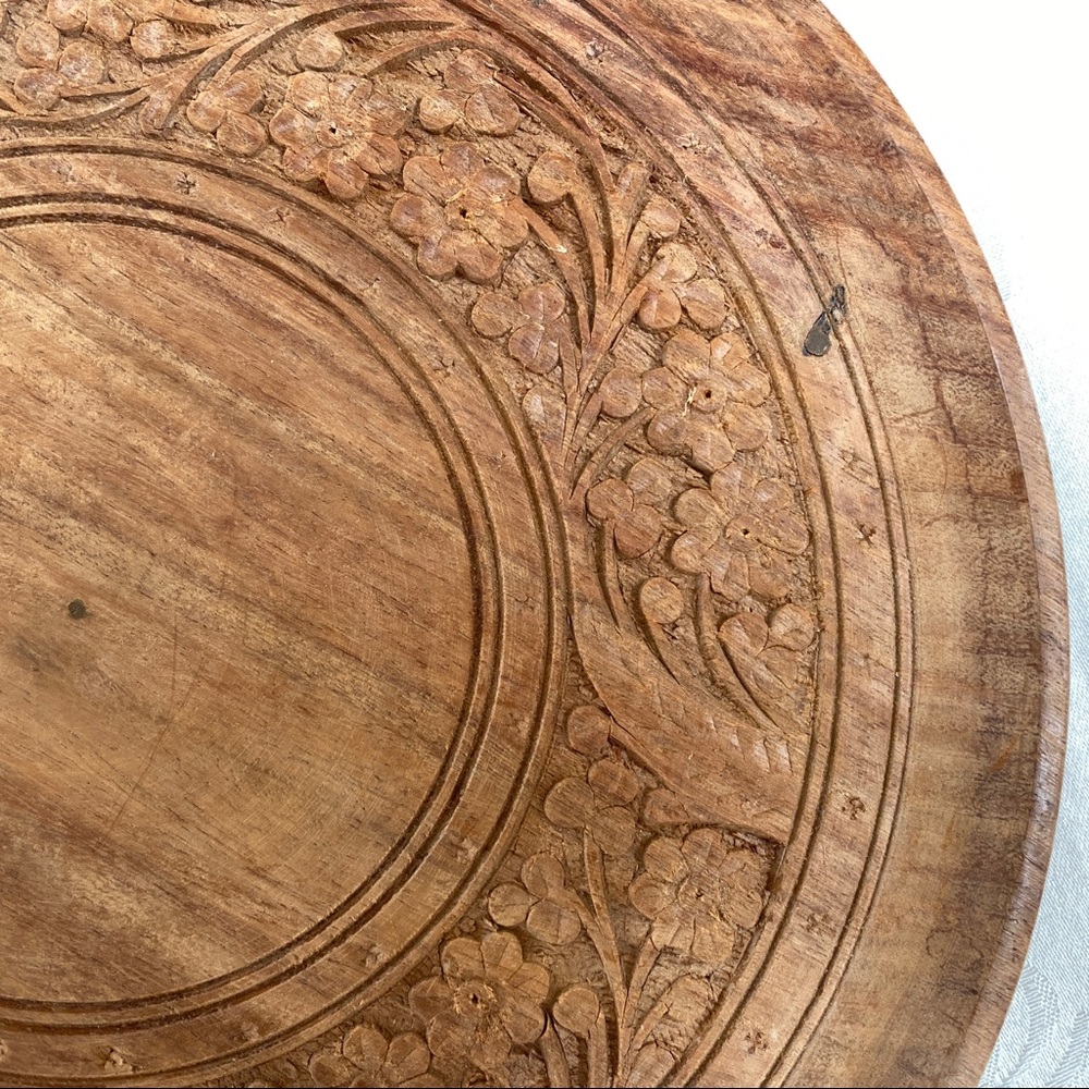 Vintage Wooden Plate with Handcrafted Carved Flower Patterns Archana - Picture 3 of 11
